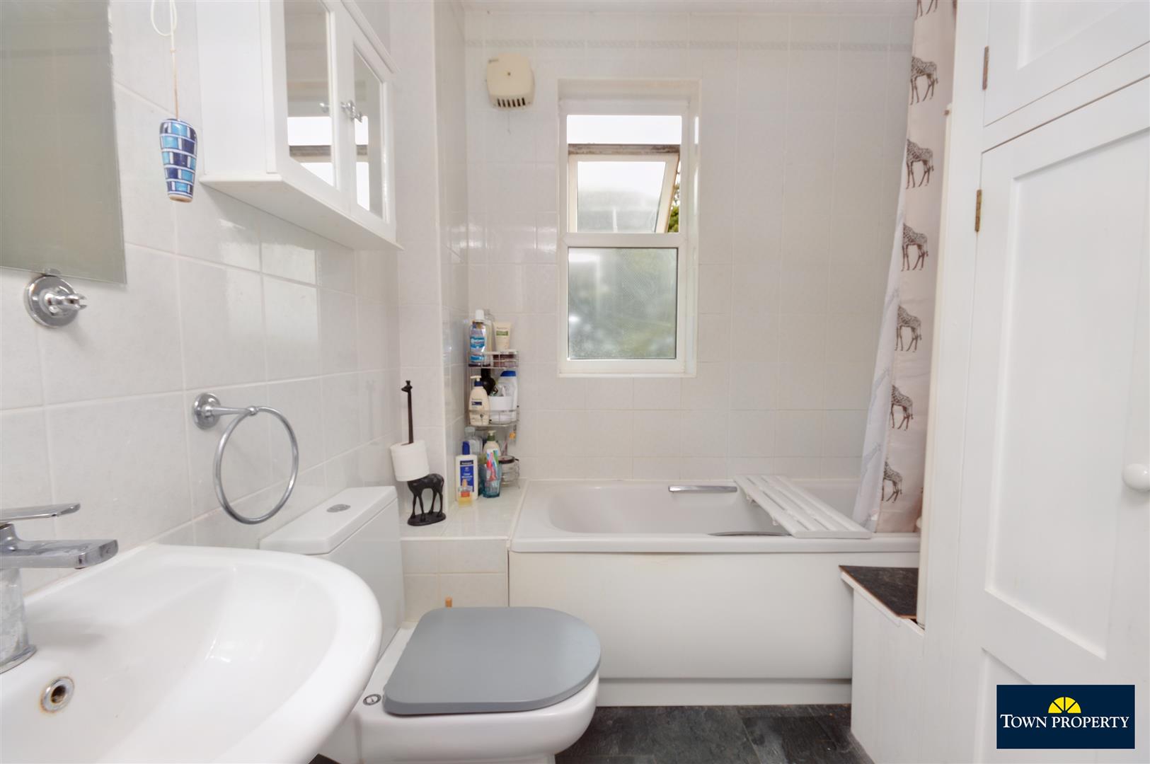 Property Details for Hurst Road Eastbourne East Sussex BN21 2PW Town Property Estate Agents